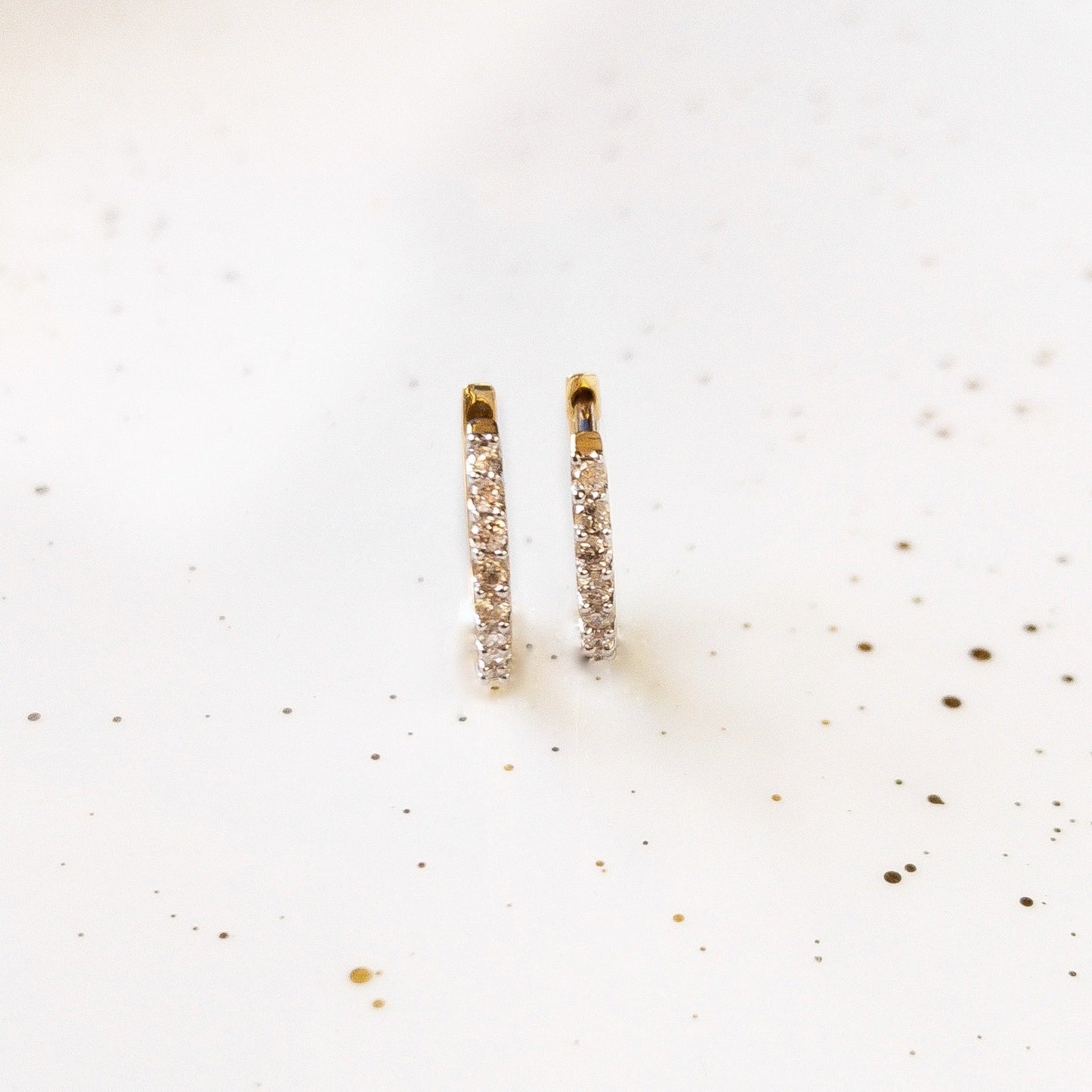 Aros Pequeños de Oro y Diamantes