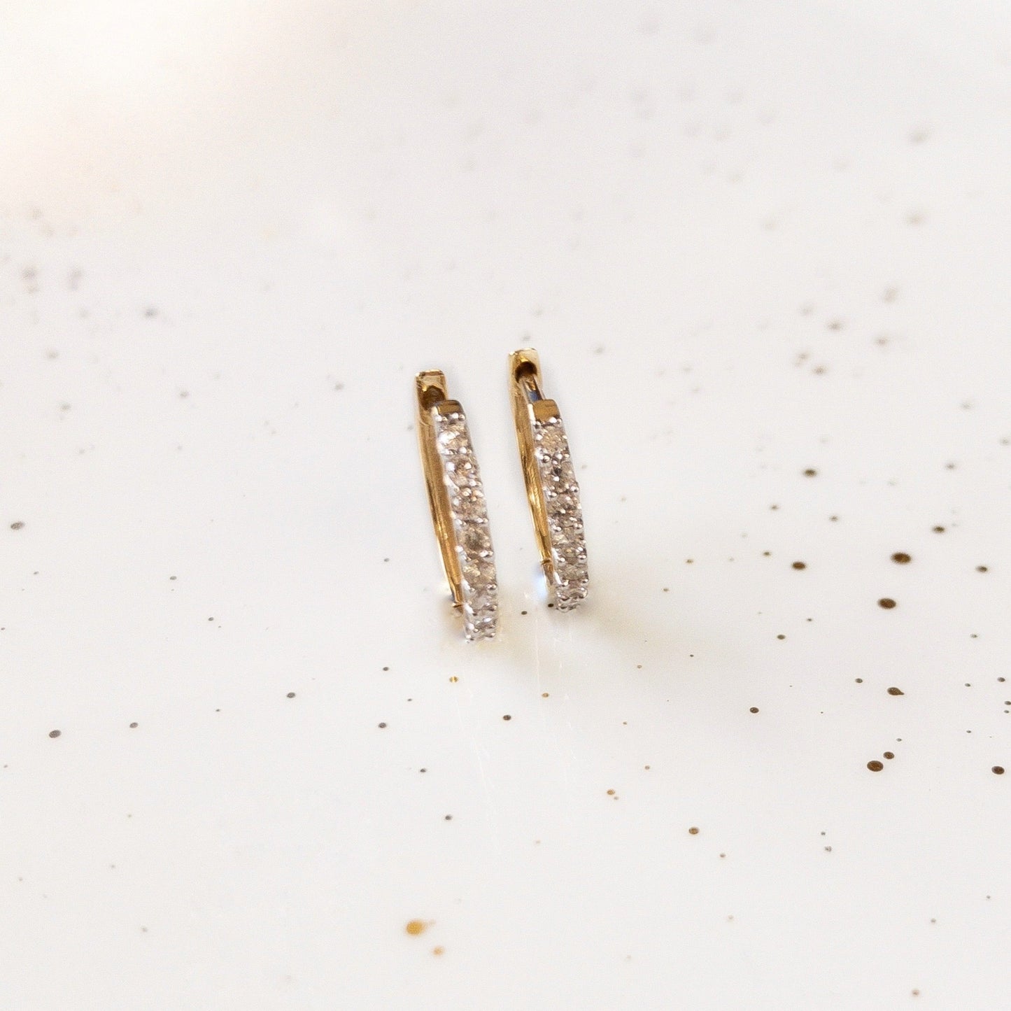 Aros Pequeños de Oro y Diamantes