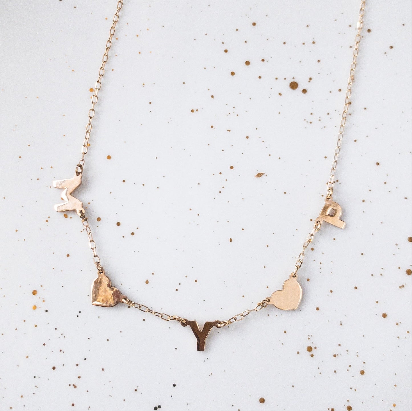 Collar de oro con 5 dijes