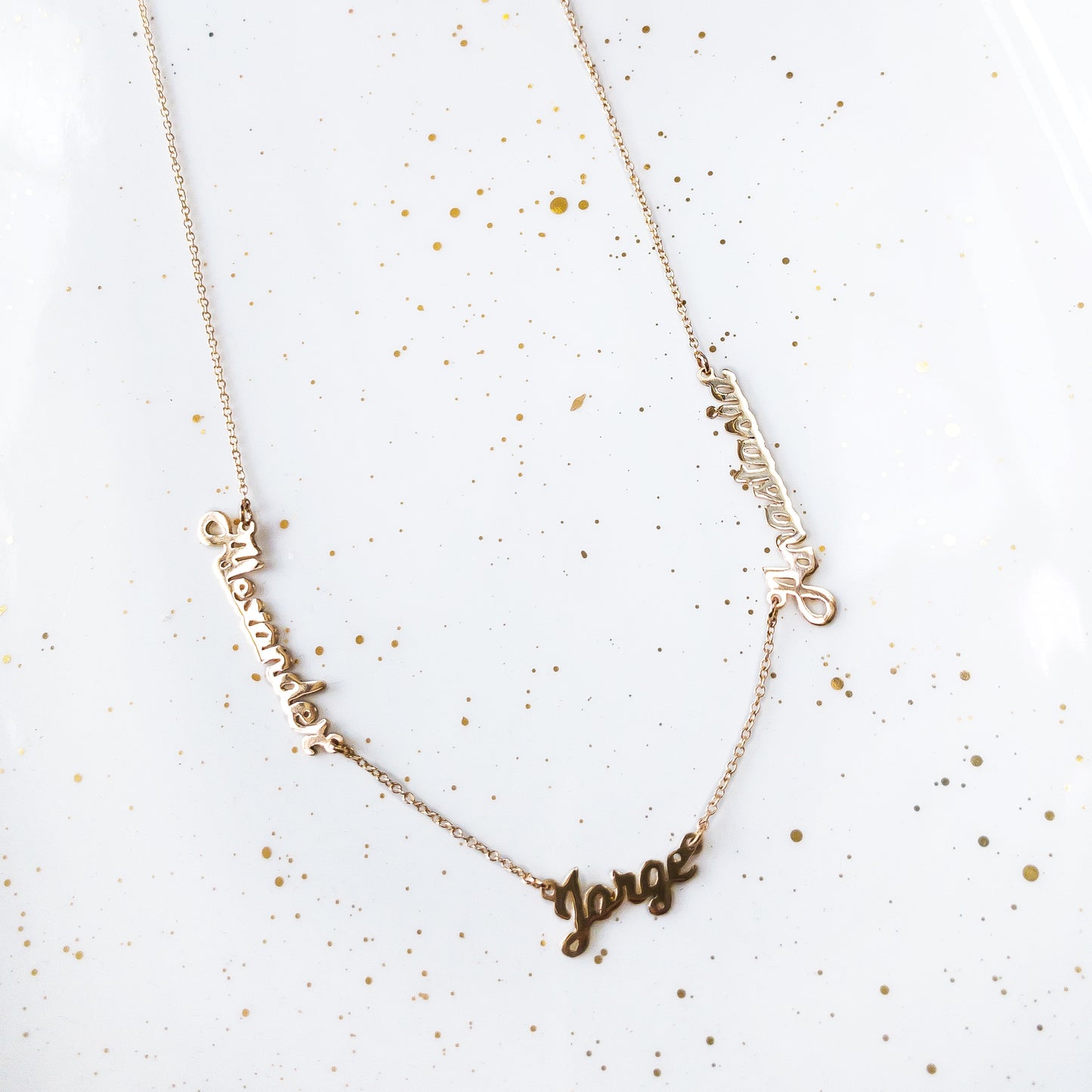 Collar de tres nombres de 14K