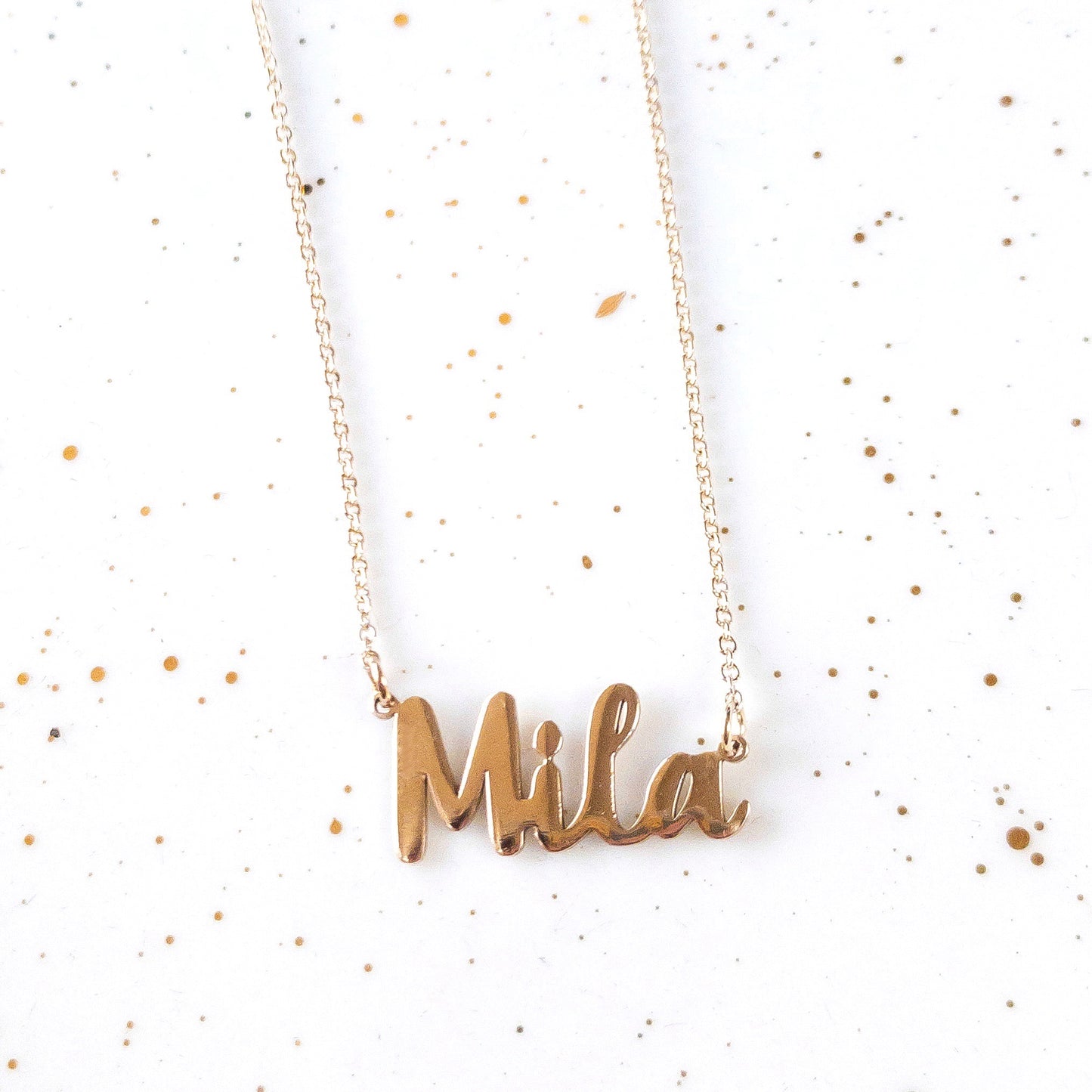 Collar de un nombre de 14K