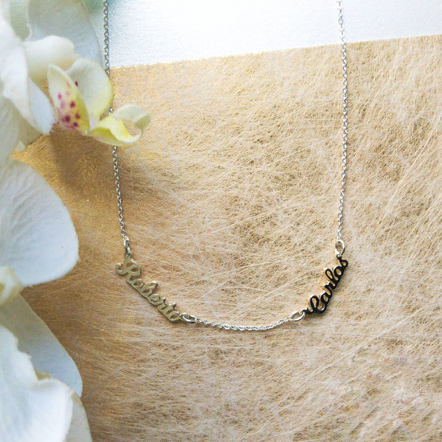 Collar con dos nombres