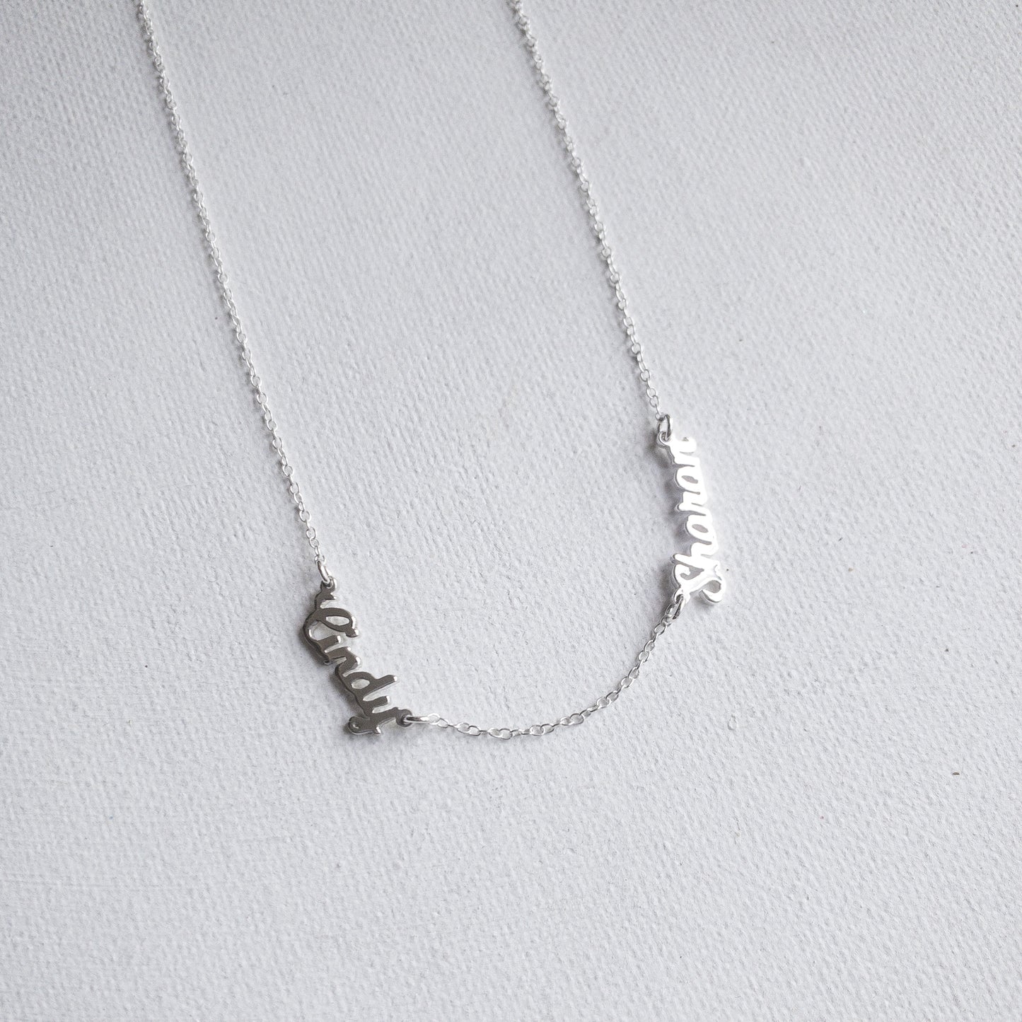 Collar con dos nombres