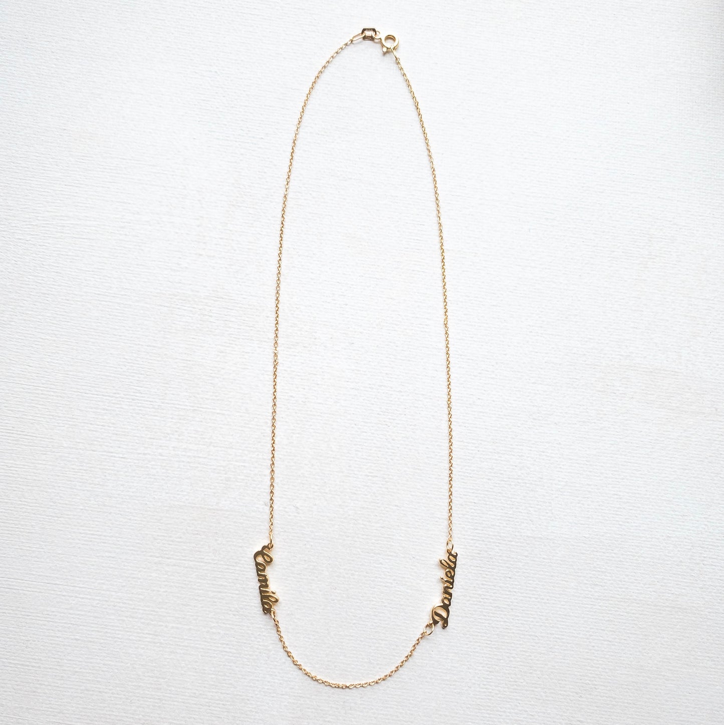 Collar con dos nombres
