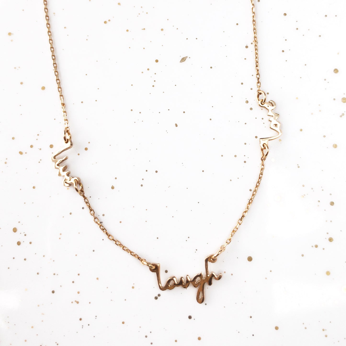 Collar de tres nombres