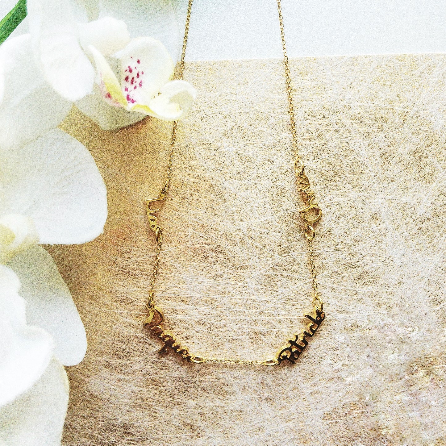 Collar de cuatro nombres