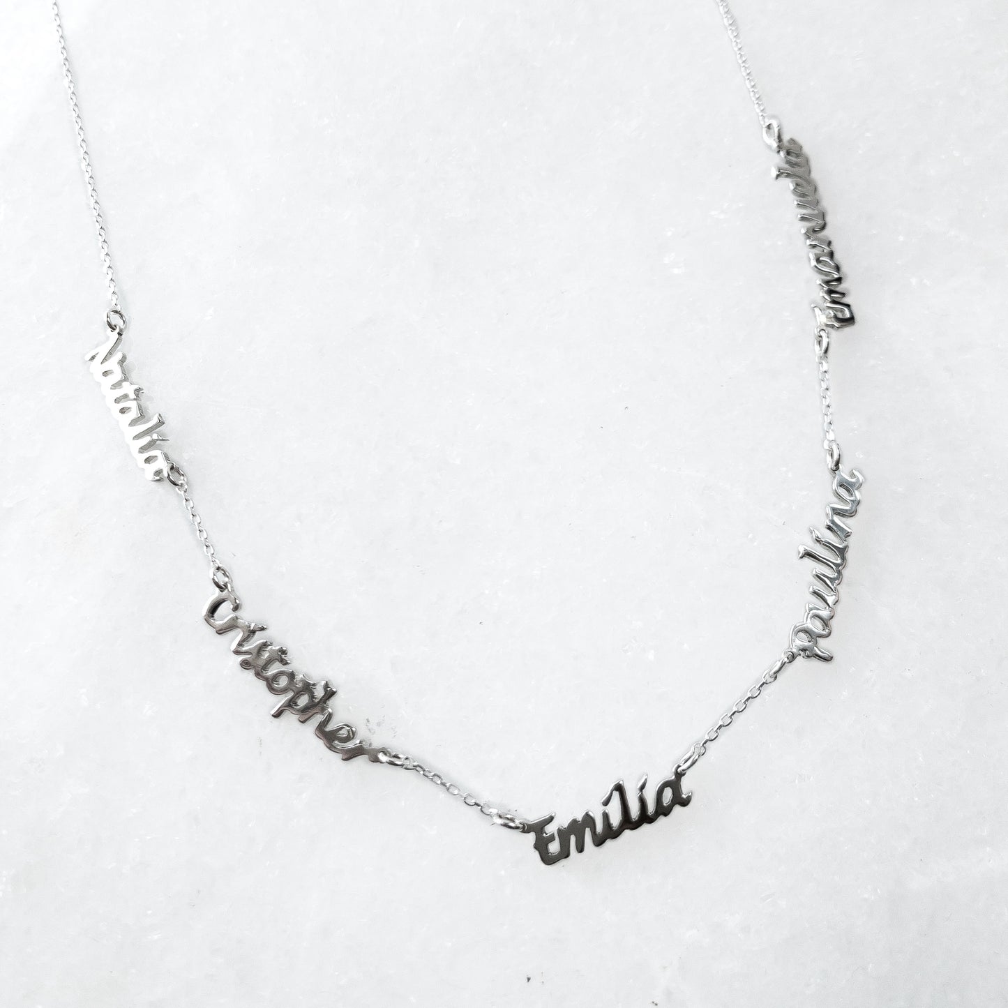 Collar de cinco nombres