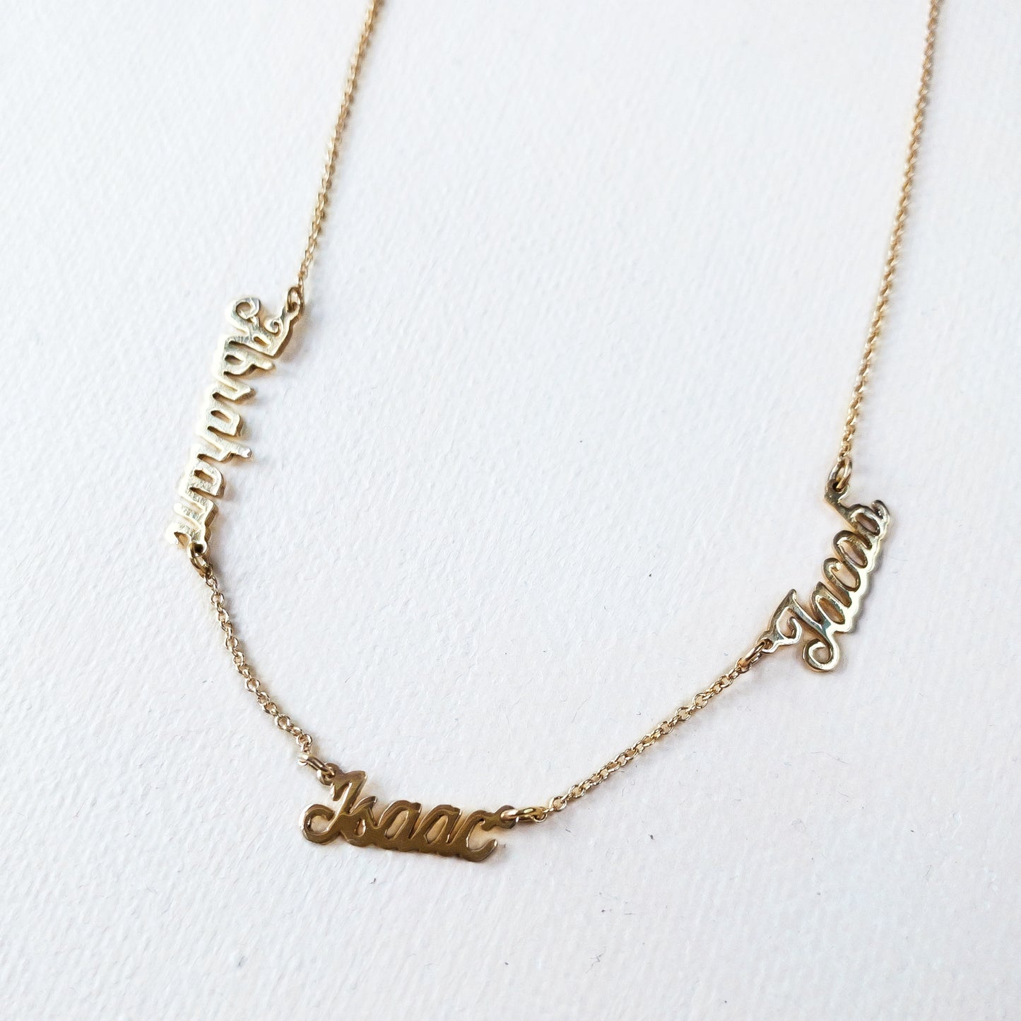 Collar de tres nombres de 14K