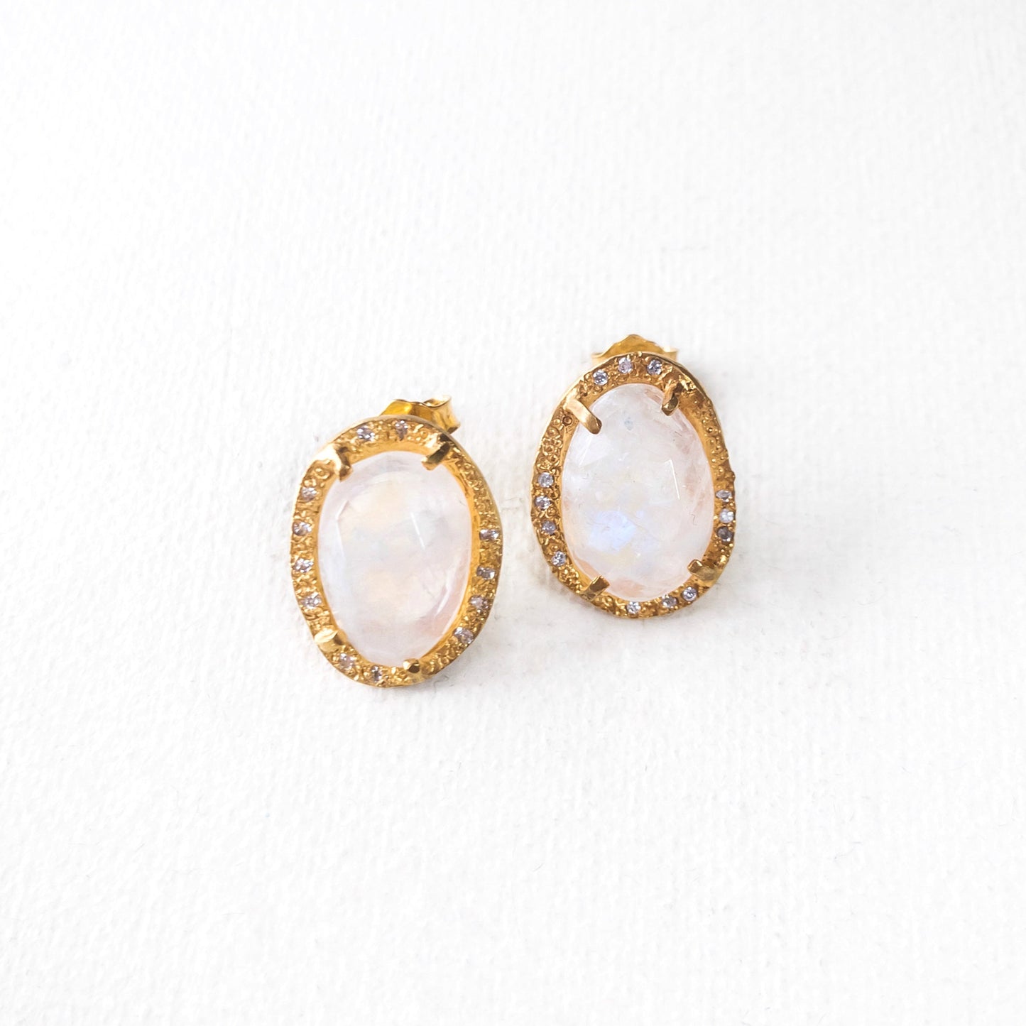 Pendientes de piedra lunar de tesoros coloridos