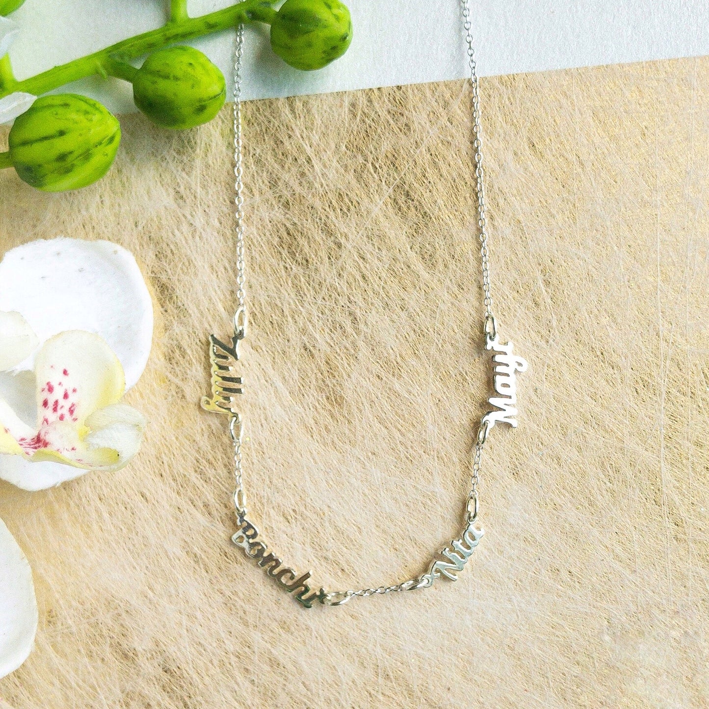Collar de cuatro nombres