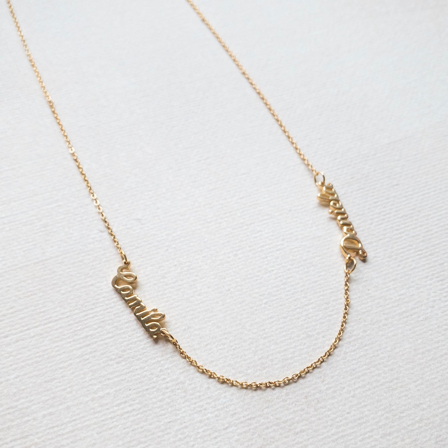 Collar con dos nombres