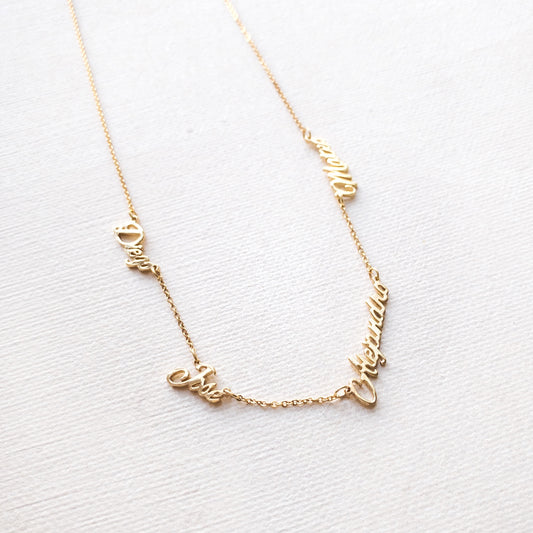 Collar de cuatro nombres
