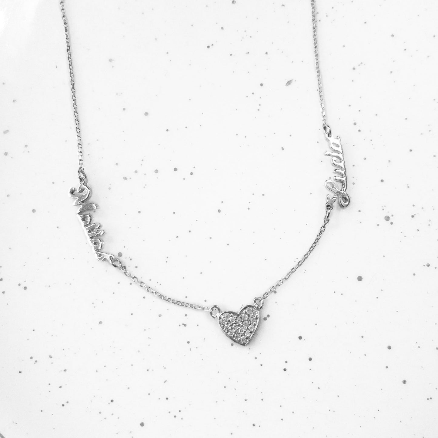 Dos nombres y un corazón pavé