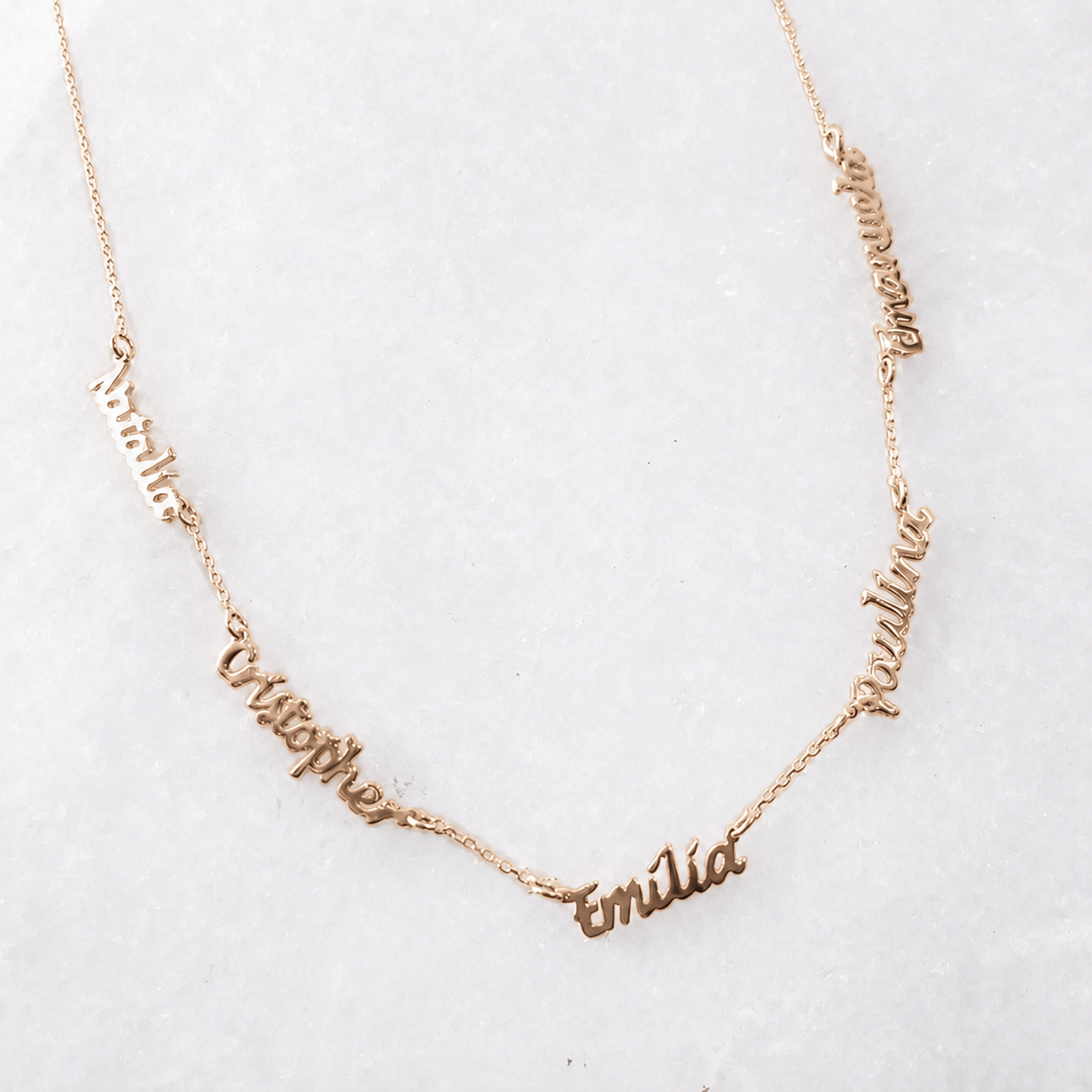 Collar de cinco nombres